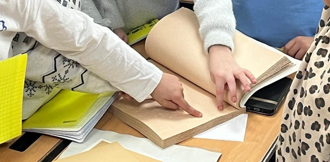 braille mains enfants