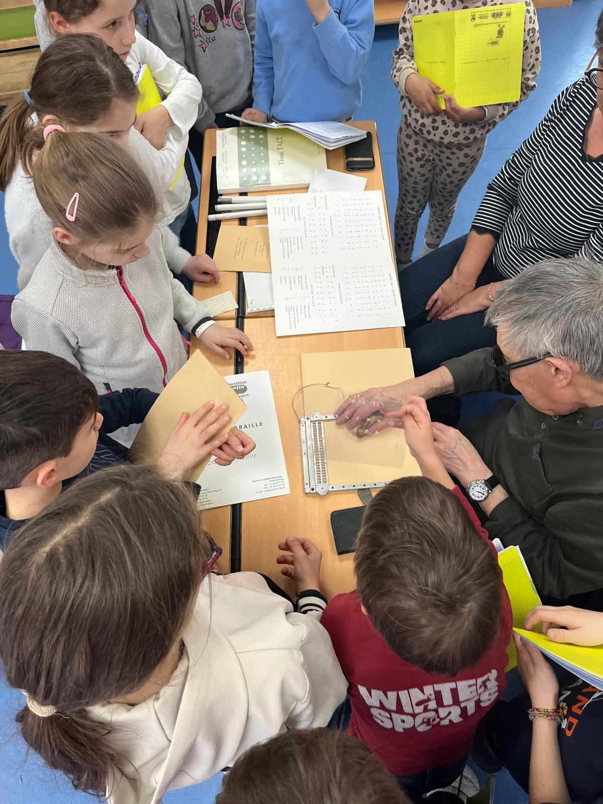 claude et enfants braille2